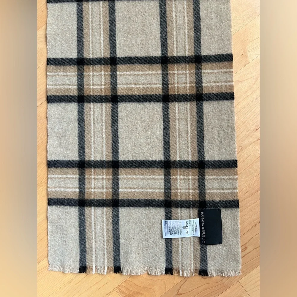 🐑NWOT? Soft Plaid Wool Banana Republic Unisex Scarf | Black & Tan/Maverick Tan
